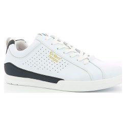 Skórzane sneakersy "Tampa" w kolorze białym. Białe trampki męskie Kickers, na sznurówki. W wyprzedaży za 163,95 zł.