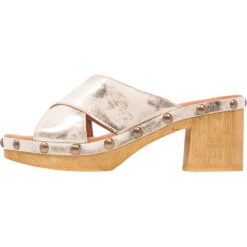 Buty damskie: Ten Points FRIDA Klapki gold