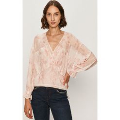 AllSaints - Bluzka Penny. Różowe koszule damskie AllSaints, na co dzień, bez wzorów, z poliesteru, casualowe, bez kołnierzyka, z długim rękawem. W wyprzedaży za 439,90 zł.