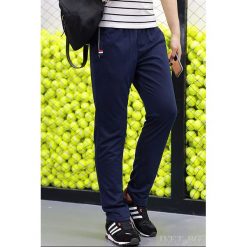 Męskie spodnie sportowe ALVIN NAVY. Niebieskie jeansy męskie Męskie spodnie sportowe ALVIN NAVY, s, bez wzorów, sportowe. W wyprzedaży za 49,00 zł.