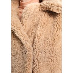 Płaszcze damskie: Topshop TEDDY BEAR Płaszcz zimowy camel