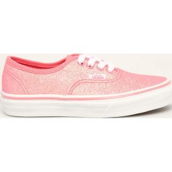 Vans - Tenisówki dziecięce. Różowe trampki dziewczęce Vans, bez wzorów, z gumy, na sznurówki. Za 219,90 zł.
