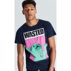 Koszulka Wasted - Granatowy. Niebieskie koszulki męskie Cropp, s, bez wzorów, bez kołnierzyka, bez rękawów. Za 49,99 zł.