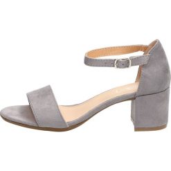 Szare sandały damskie, buty FILIPPO DS787. Szare sandały damskie FILIPPO, bez wzorów, klasyczne, na wysokim obcasie, bez zapięcia. W wyprzedaży za 119,00 zł.