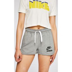 Nike Sportswear - Szorty. Szare spodenki sportowe damskie marki Nike Sportswear, s, z bawełny, sportowe. W wyprzedaży za 139,90 zł.