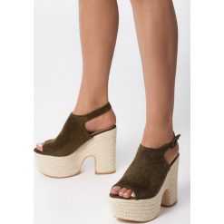 Zielone Sandały Catherine. Zielone sandały damskie Born2be, w paski, na wysokim obcasie, na obcasie, z paskami. Za 39,99 zł.