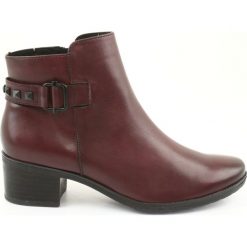 Botki damskie Caprice 25433 bordowe. Czerwone botki damskie Caprice, na zimę, ze skóry, eleganckie, bez obcasa, na obcasie, bez zapięcia. W wyprzedaży za 379,00 zł.