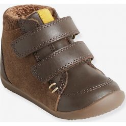 Skórzane buty w kolorze brązowym do nauki chodzenia. Pomarańczowe buciki niemowlęce Vertbaudet Boys, z materiału, bez zapięcia. W wyprzedaży za 79,95 zł.