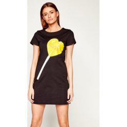Sukienka codzienna LOVE MOSCHINO W592909M 3876. Białe sukienki damskie Love Moschino, na co dzień, m, bez wzorów, z bawełny, bez kołnierzyka, bez rękawów, proste. W wyprzedaży za 629,00 zł.