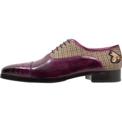Melvin & Hamilton LANCE Oksfordki eggplant/rope. Fioletowe półbuty męskie marki Melvin & Hamilton, bez wzorów, ze skóry, na sznurówki. Za 759,00 zł.