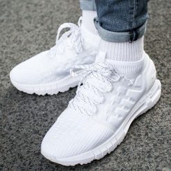 Buty Under Armour HOVR Phantom NC M Białe. Szare buty do biegania męskie marki Under Armour, l, z dzianiny, z kapturem. Za 299,99 zł.
