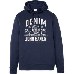 Bluza z kapturem bonprix ciemnoniebieski z nadrukiem. Niebieskie bluzy męskie bonprix, s, z nadrukiem, z kapturem, bez rękawów, z kapturem. Za 79,99 zł.