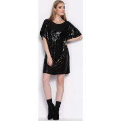 Czarna Sukienka Hold You Down. Sukienki małe czarne marki Born2be, uniwersalny, z okrągłym kołnierzem, oversize. Za 119,99 zł.