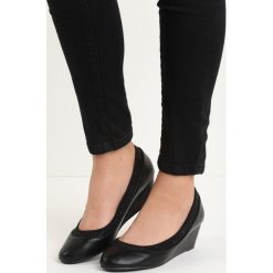 Buty ślubne damskie: Czarne Koturny Aeries
