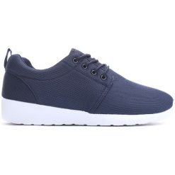 Granatowe Buty Sportowe Chaamps. Szare halówki męskie Born2be. Za 69,99 zł.