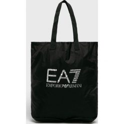 EA7 Emporio Armani - Torebka. Czarne torby damskie na zakupy EA7 Emporio Armani, w paski, z materiału, na ramię, duże, z nadrukiem, bez dodatków. W wyprzedaży za 169,90 zł.