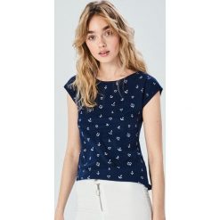 Wzorzysty t-shirt - Granatowy. Niebieskie t-shirty damskie Sinsay, s, bez wzorów, bez kołnierzyka. Za 14,99 zł.