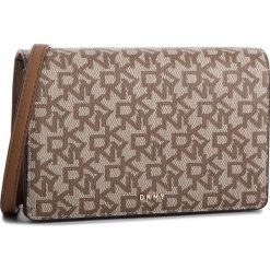 Torebka DKNY - Bryant R83EJ623 Chino Logo/Vic CVU. Pomarańczowe listonoszki damskie DKNY, bez wzorów, ze skóry, bez dodatków. W wyprzedaży za 349,00 zł.