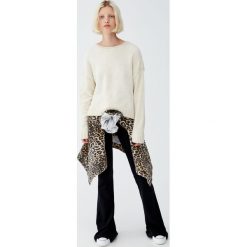 Szenilowy sweter z okrągłym dekoltem. Szare swetry klasyczne damskie Pull&Bear, z okrągłym kołnierzem. Za 79,90 zł.