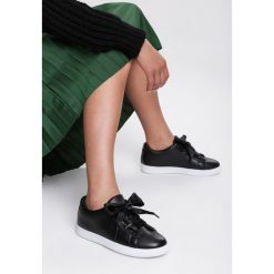 Czarne Buty Sportowe More Than Silence. Czarne buty sportowe damskie Renee, bez wzorów, z satyny, sportowe. Za 59,99 zł.
