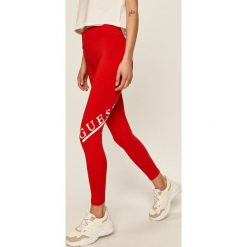 Guess Jeans - Legginsy. Czerwone spodnie damskie Guess Jeans, s, z bawełny, z podwyższonym stanem. Za 149,90 zł.