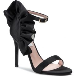 Sandały MSGM - Rouched Sandal 2642MDS4078 770 99 Czarny. Czarne klapki damskie MSGM, z aplikacjami, ze skóry, bez obcasa, na obcasie. W wyprzedaży za 829,00 zł.