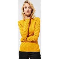 Cienki sweter ribbowy z golfem. Żółte swetry damskie Moodo, l, w paski, z wiskozy, z długim rękawem, długie, bez kaptura. Za 39,99 zł.