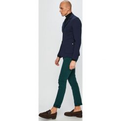 Armani Exchange - Spodnie. Niebieskie spodnie męskie Armani Exchange, na co dzień, bez wzorów, z elastanu, casualowe. W wyprzedaży za 299,90 zł.