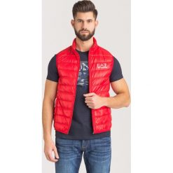 Kamizelka pikowana EA7 Emporio Armani. Czerwone płaszcze męskie EA7 Emporio Armani, m, bez wzorów, bez kaptura. Za 619,00 zł.