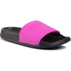 Klapki Reebok - Classic Slide EH2738 Dynpnk/Dynpnk/Black. Różowe klapki damskie Reebok, bez wzorów, ze skóry ekologicznej, bez obcasa. W wyprzedaży za 99,00 zł.