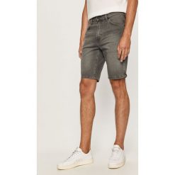 Wrangler - Szorty jeansowe. Szare spodenki i szorty męskie Wrangler, bez wzorów, z elastanu, casualowe. Za 239,90 zł.