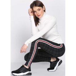 Szaro-Białe Legginsy Shooting Star. Szare legginsy marki Born2be, uniwersalny. Za 34,99 zł.