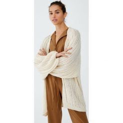 Dzianinowy ażurowy kardigan Join Life. Szare kardigany damskie marki Pull&Bear, w ażurowe wzory, z dzianiny. Za 109,00 zł.