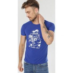Niebieska Koszulka Physalea. Niebieskie koszulki męskie Born2be, xl, bez wzorów, bez kołnierzyka, bez rękawów. W wyprzedaży za 29,99 zł.