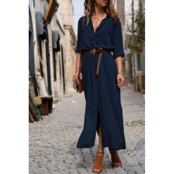 Sukienka BERZOLA. Niebieskie sukienki damskie IVET, na co dzień, bez wzorów, eleganckie, bez kołnierzyka, bez rękawów, długie. W wyprzedaży za 79,00 zł.