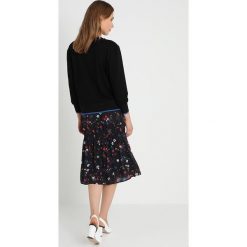 Rue de Femme FLY Sweter black. Czarne swetry klasyczne damskie marki Rue de Femme, xs, z elastanu. Za 419,00 zł.