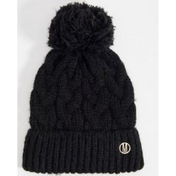 Czapka z pomponem - Czarny. Czarne czapki damskie Mohito. W wyprzedaży za 29,99 zł.