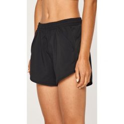 Under Armour - Szorty sportowe. Fioletowe spodenki sportowe damskie Under Armour, s, bez wzorów, z poliesteru, sportowe. W wyprzedaży za 79,90 zł.
