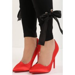 Czerwone Szpilki Special Day. Czerwone szpilki Born2be, z satyny, na wysokim obcasie. Za 64,99 zł.