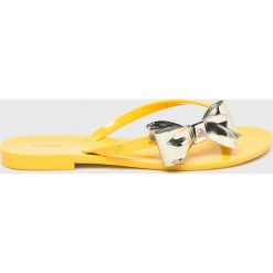 Melissa - Japonki. Żółte klapki damskie Melissa, bez wzorów, z gumy, bez obcasa, na obcasie. W wyprzedaży za 219,90 zł.