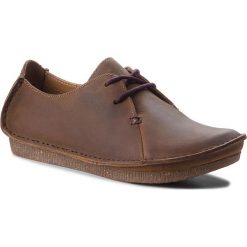 Półbuty CLARKS - Janey Mae 261126174 Beeswax. Brązowe creepersy damskie Clarks, z nubiku, na płaskiej podeszwie. Za 399,00 zł.