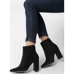 Czarne Botki Arve. Czarne botki damskie Born2be, eleganckie, ze szpiczastym noskiem, za kostkę, na wysokim obcasie, na obcasie, na zamek. Za 139,99 zł.