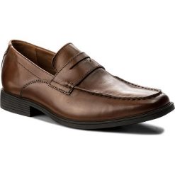 Półbuty CLARKS - Tilden Way 261315767 Tan Leather. Pomarańczowe buty wizytowe męskie Clarks, ze skóry ekologicznej, bez zapięcia. W wyprzedaży za 219,00 zł.