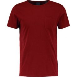 T-shirty męskie: Scotch & Soda POCKET TEE IN SEASONAL Tshirt basic dried pepper