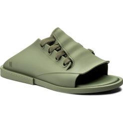 Klapki MELISSA - Ulitsa Ad 32237 Green 01457. Zielone klapki damskie Melissa, bez wzorów, z tworzywa sztucznego, bez obcasa. W wyprzedaży za 189,00 zł.