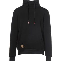 Czarna Bluza Yrelira. Czarne bluzy męskie Born2be, xl, bez wzorów, bez kołnierzyka, bez rękawów, bez kaptura. Za 79,99 zł.