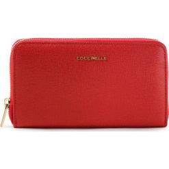 Duży Portfel Damski COCCINELLE - DW1 Metallic Saffiano E2 DW1 11 32 01 Coquelicot R09. Czerwone portfele damskie Coccinelle, bez wzorów, ze skóry. W wyprzedaży za 479,00 zł.
