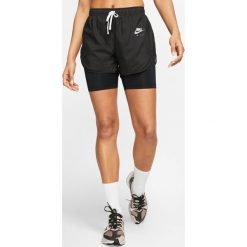 Nike Szorty Czarny. Czarne szorty damskie Nike, l, bez wzorów, z poliesteru. Za 154,95 zł.
