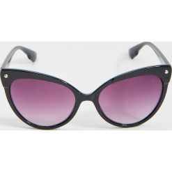 Okulary przeciwsłoneczne butterfly - Czarny. Czarne okulary przeciwsłoneczne damskie Mohito. W wyprzedaży za 19,99 zł.