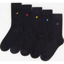 Skarpety 5 pack - Czarny. Czarne skarpetki męskie Reserved, bez wzorów. Za 39,99 zł.